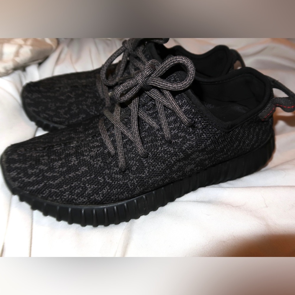 Yeezy Boost 350 women size 5 Pirate Black in great condition.